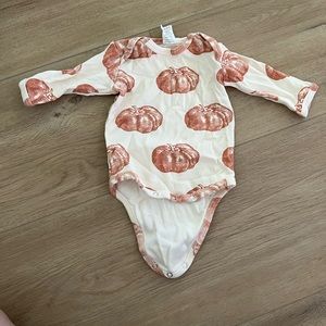 Kate Quinn long sleeve pumpkin bodysuit 3-6 months🎃